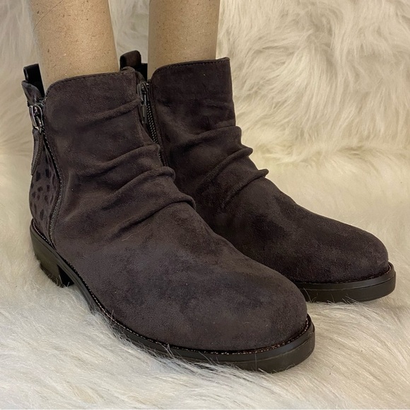 Gray Suede Ankle Boots with Zipper and Perforated Design Big‎ Girls Size 5 - Picture 3 of 9